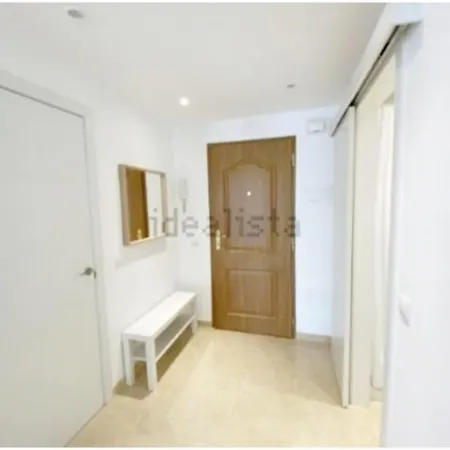 Junto Paseo Maritimo Piscinas Jardines Y Parking