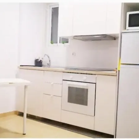 Junto Paseo Maritimo Piscinas Jardines Y Parking Marbella