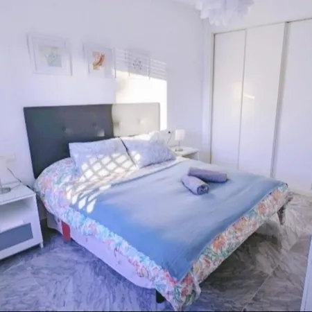 Junto Paseo Maritimo Piscinas Jardines Y Parking *