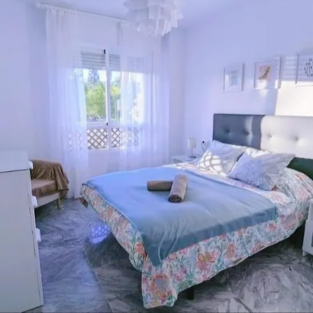 Junto Paseo Maritimo Piscinas Jardines Y Parking *