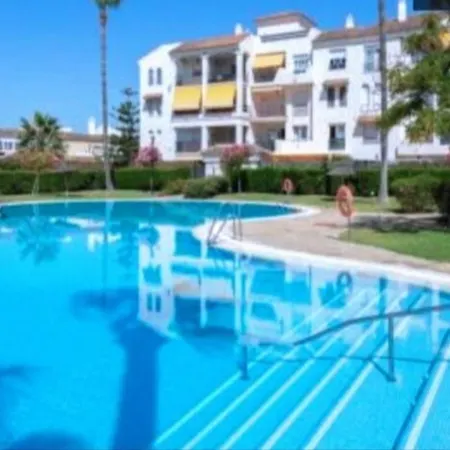 Junto Paseo Maritimo Piscinas Jardines Y Parking Marbella