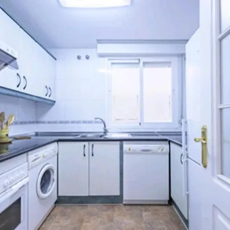 Junto Paseo Maritimo Piscinas Jardines Y Parking Apartment